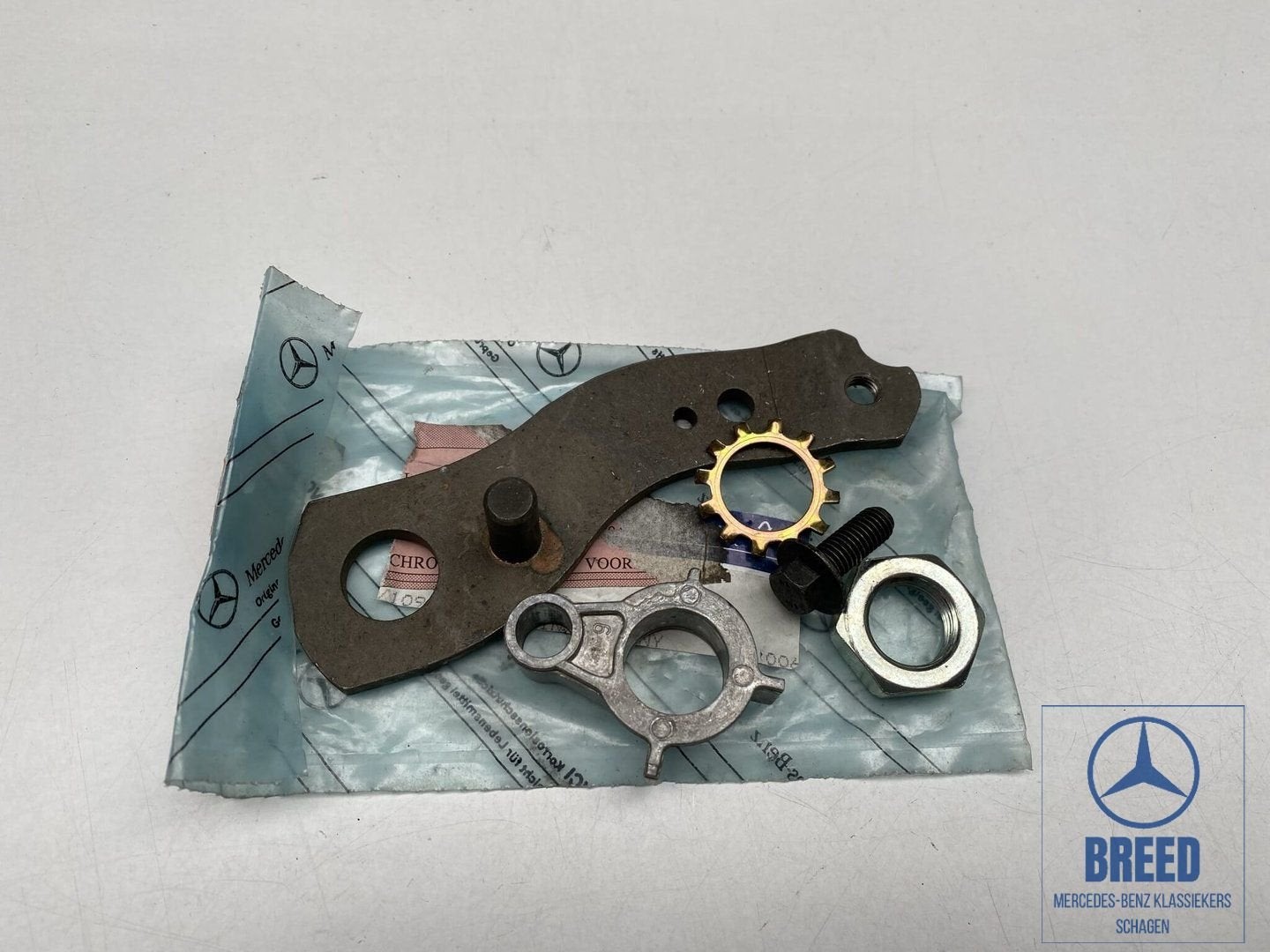 NOS montageset middenarmsteun voor Mercedes-Benz W201, -, Nieuw, Ophalen of Verzenden, -