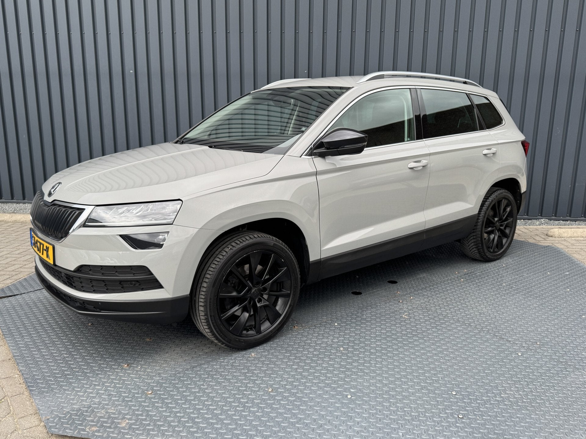 Skoda Karoq 1.5 TSI ACT Style Business | Trekhaak wegkl. | C, Auto's, Voorwielaandrijving, 12 maanden, Stof, 4 cilinders
