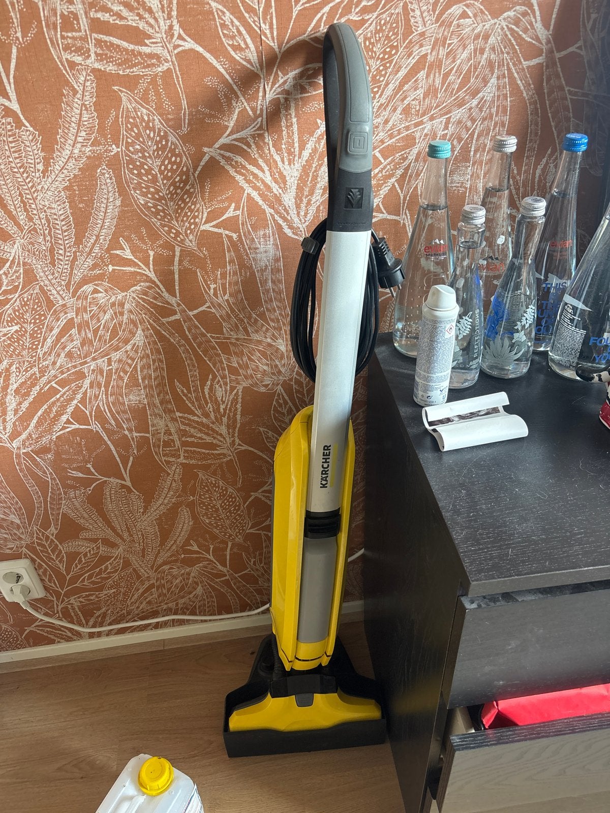 Kärcher dweilmachine te koop - weinig gebruikt, Ophalen, Kärcher, Zo goed als nieuw, Vloerreiniger