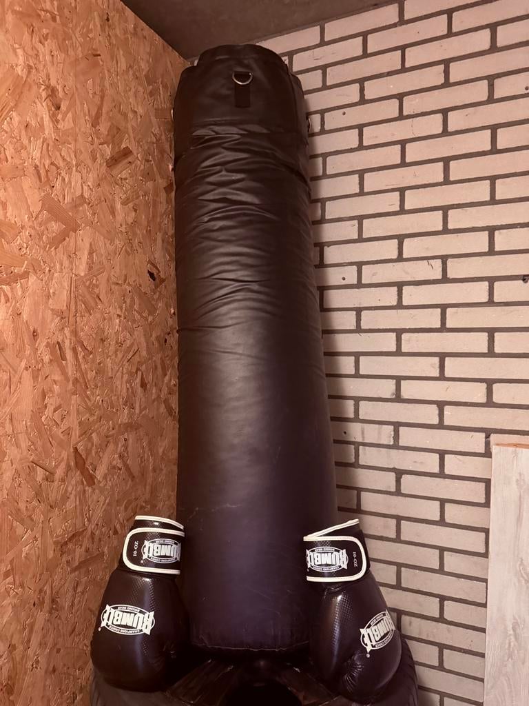 De bokszak is gloednieuw en wordt geleverd met een standaard, Ophalen of Verzenden, Zo goed als nieuw, Bokszak