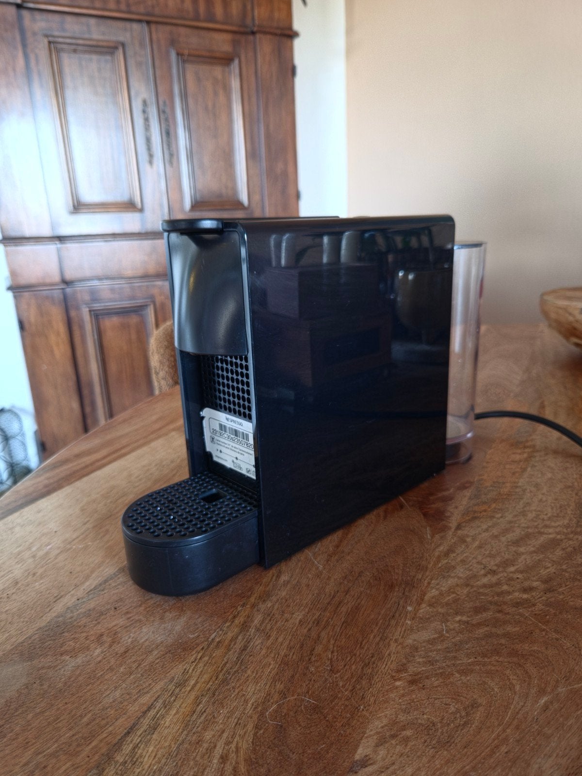 Nespresso Essenza Mini zwart goede staat, Ophalen, Gebruikt, Koffiemachine, 1 kopje