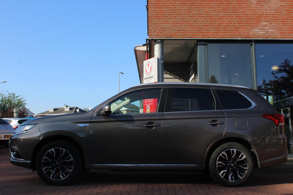 MITSUBISHI Outlander 2.0 PHEV *Instyle* | Trekhaak | Camera, 1998 cc, Euro 6, 4 cilinders, Bruin