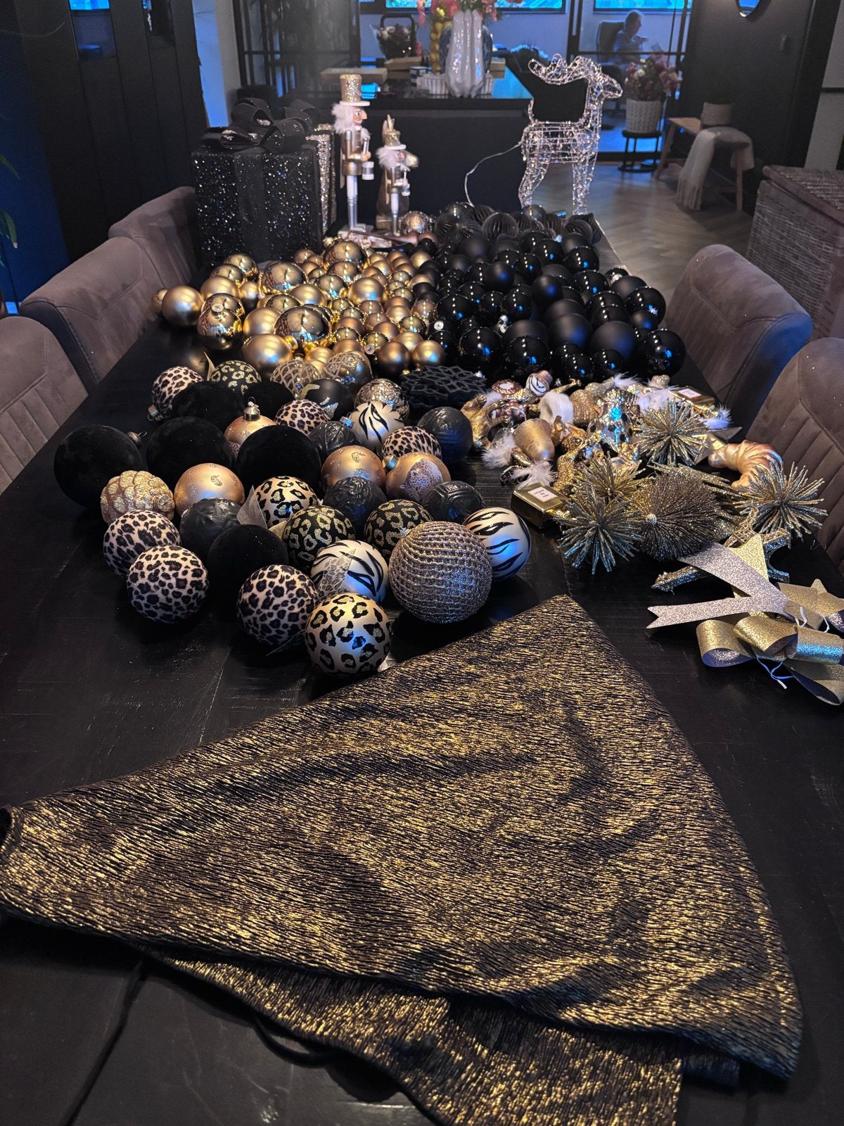 Ruim 200 stuks Kerstdecoratie zwart goud, vult grote boom, Diversen, Ophalen, Zo goed als nieuw