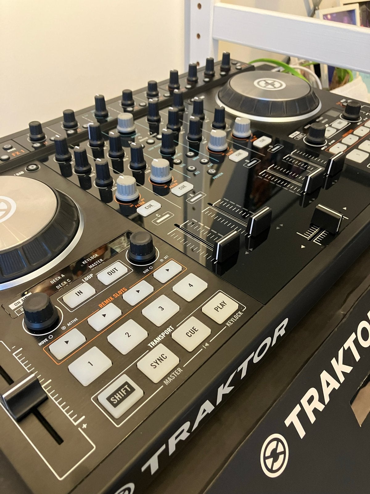 Native Instruments Traktor Kontrol na cd S4 MK2 DJ-set, Muziek en Instrumenten, Dj-sets en Draaitafels, Ophalen of Verzenden, Zo goed als nieuw