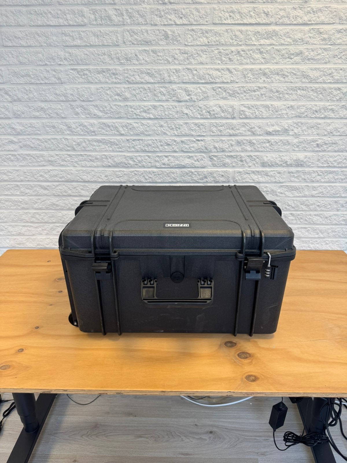 Grote Xonni koffer 620x460x340 mm + codeslot, Ophalen, Zo goed als nieuw, Overige instrumenten, Flightcase