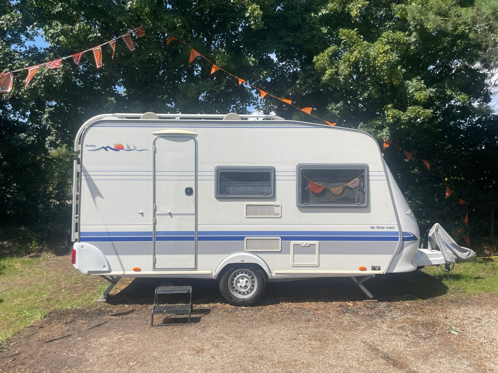 Hobby De Luxe Easy Caravan - Perfect voor Gezinsvakanties, Caravans en Kamperen, Caravans, Vast bed, Hobby, Ringverwarming, Treinzit