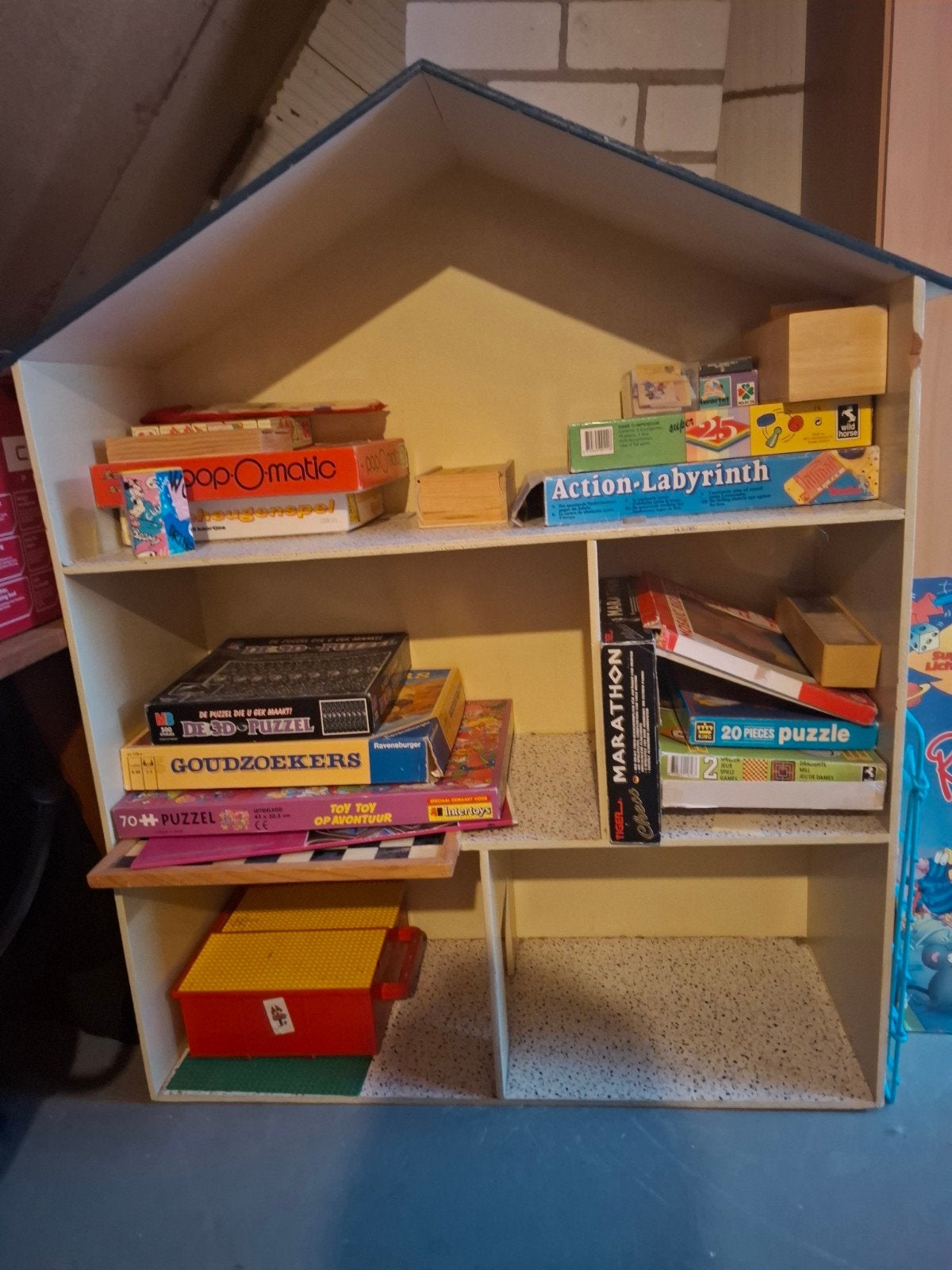 poppenhuis, zonder inhoud, gratis af te halen., Ophalen, Gebruikt, Poppenhuis