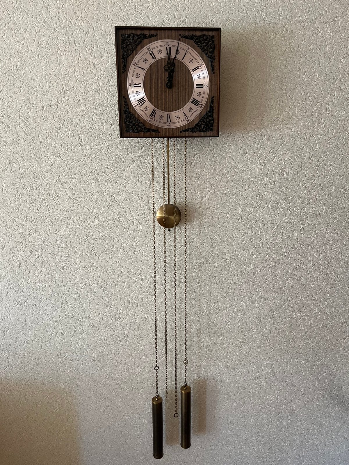 Wandklok met klepel en geweldig gonggeluid, Ophalen