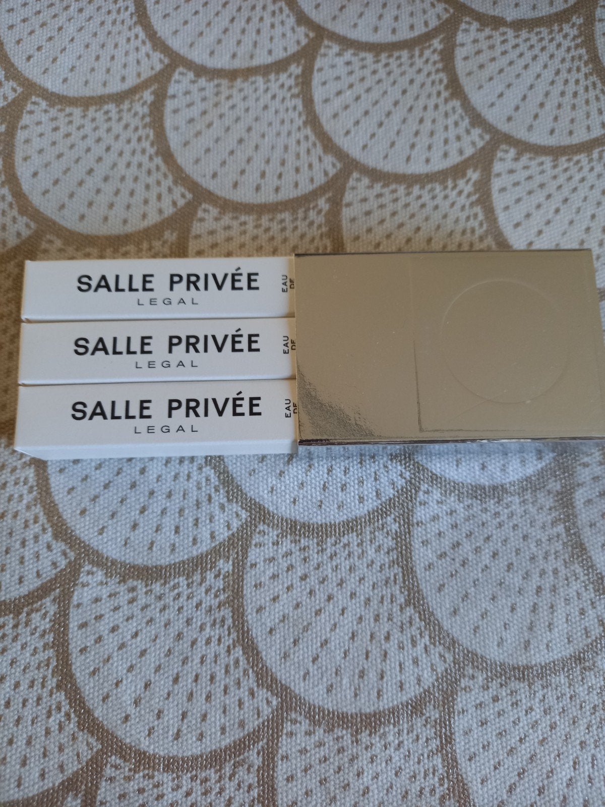 3 proefjes Salle Privée Legal, Sieraden, Tassen en Uiterlijk, Ophalen of Verzenden, Nieuw
