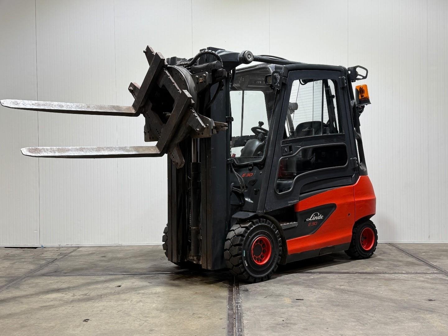 Linde E30 Triplex Rotator 1600UUR! Nieuwe banden HL1226, Zakelijke goederen, Machines en Bouw | Heftrucks en Intern transport