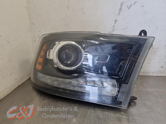 Koplamp rechts van een Dodge RAM, Gebruikt, -, -, Ophalen of Verzenden