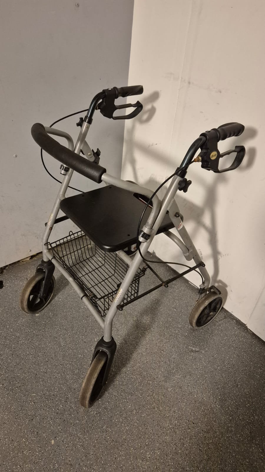 Rollator, Ophalen of Verzenden, Zo goed als nieuw