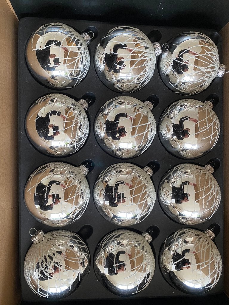 Kerst 12 x Glas zilver dikke sneeuw Kerstballen in doos zgan, Ophalen of Verzenden, Zo goed als nieuw
