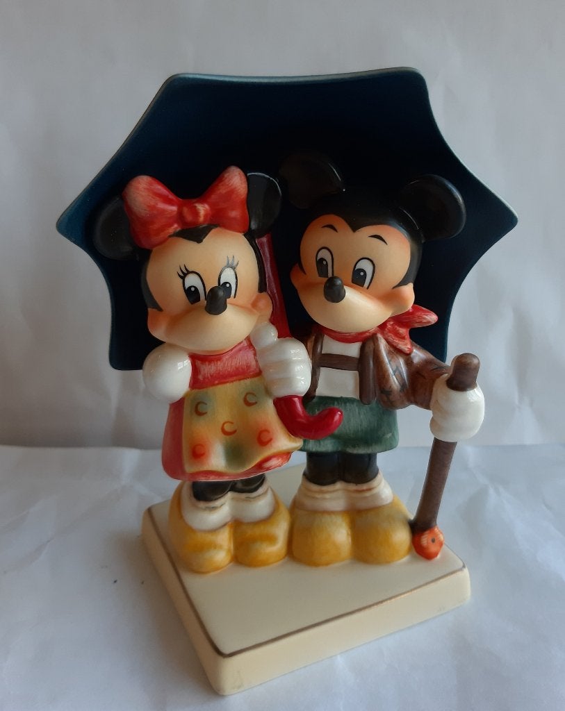 Hummel Goebel Disney Mickey en Minnie onder de paraplu, Ophalen of Verzenden, Zo goed als nieuw, Hummel
