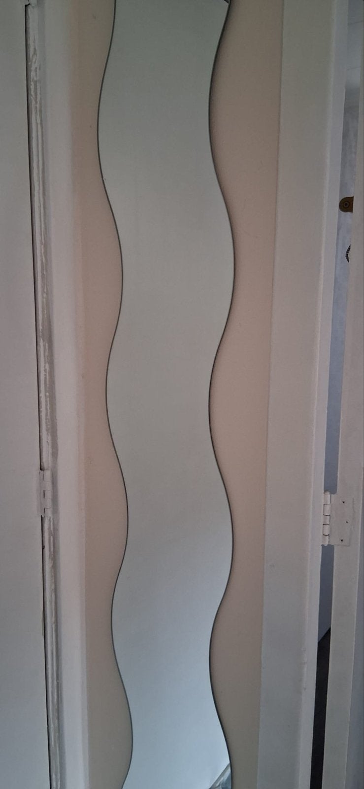 Golvende langwerpige spiegel, Huis en Inrichting, Woonaccessoires | Spiegels, Ophalen, Minder dan 50 cm, Gebruikt, Overige vormen