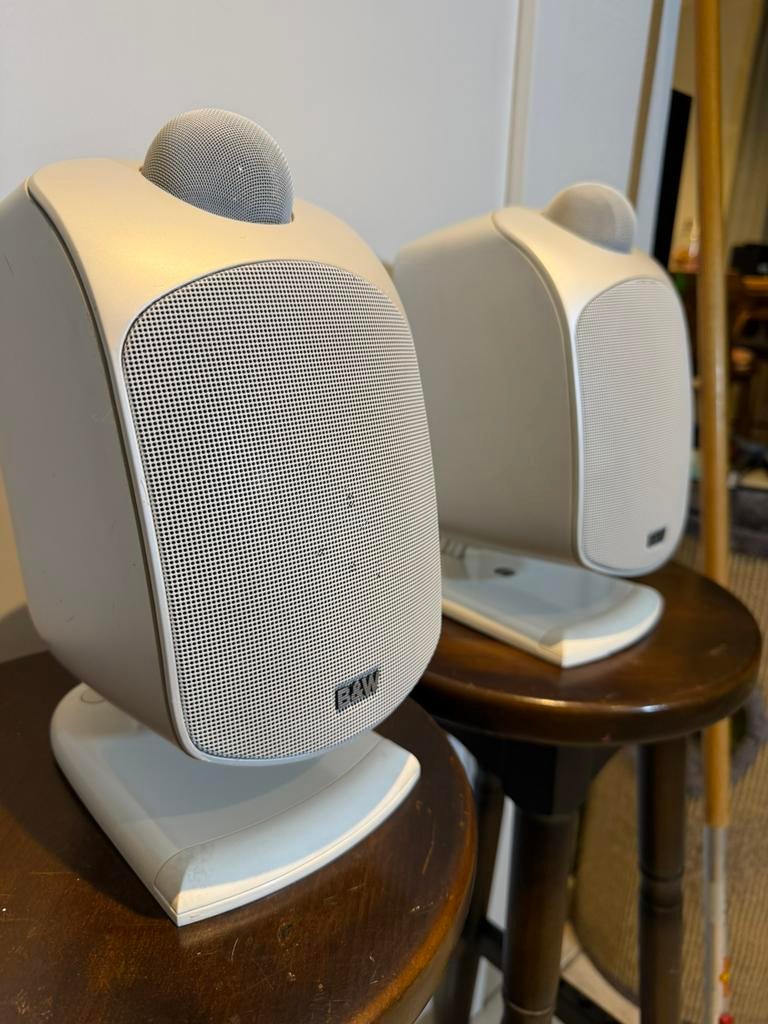 B&W LM1 witte design luidsprekers – 100W / 8Ω – set van 2, Ophalen of Verzenden, Zo goed als nieuw, Bowers & Wilkins (B&W), 120 watt of meer