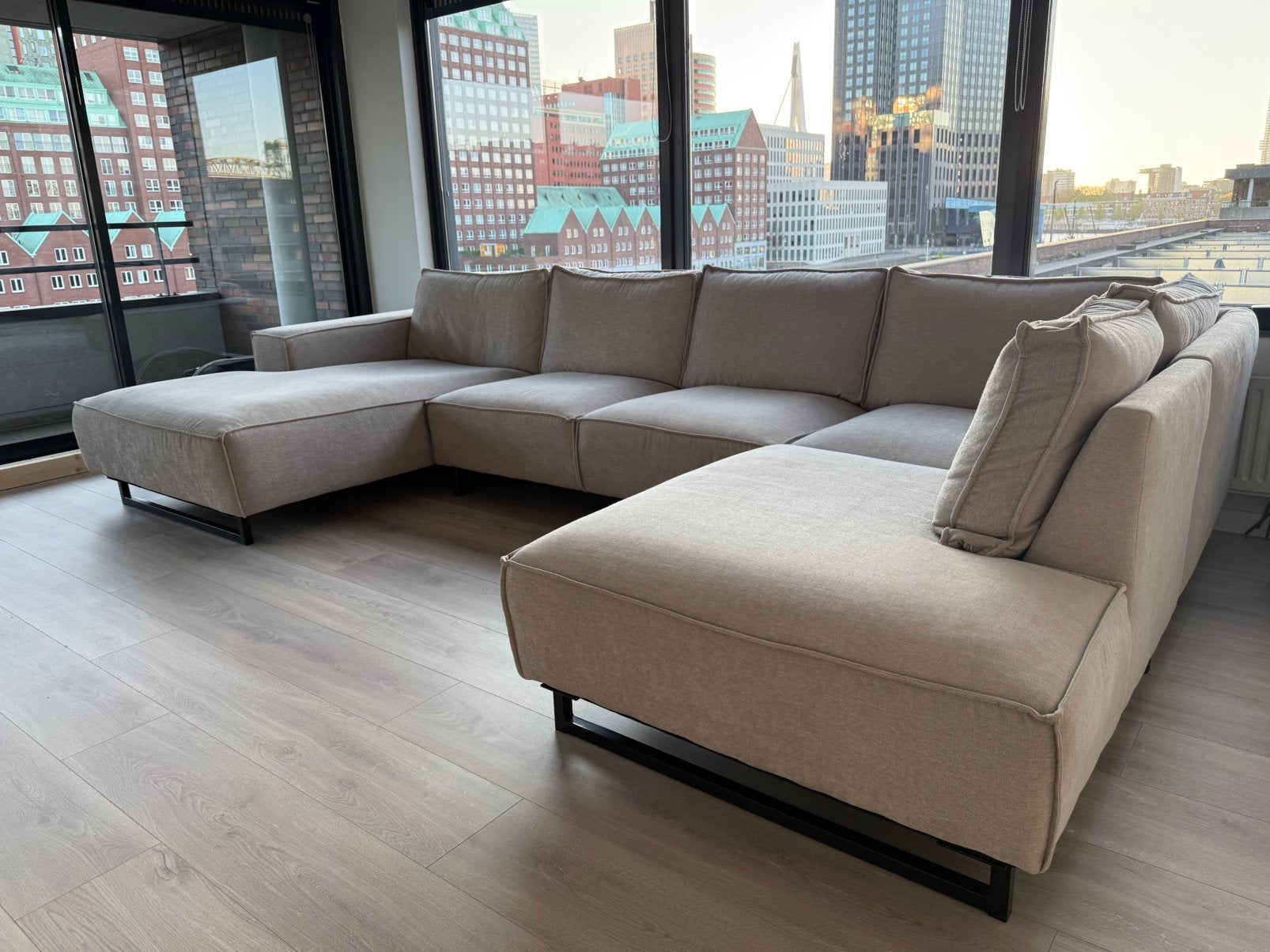 Luxe U-Bank Beige 387cm | Stalen Poten | Recent Gereinigd!, Huis en Inrichting, Banken | Bankstellen, Ophalen, Vierpersoons of meer