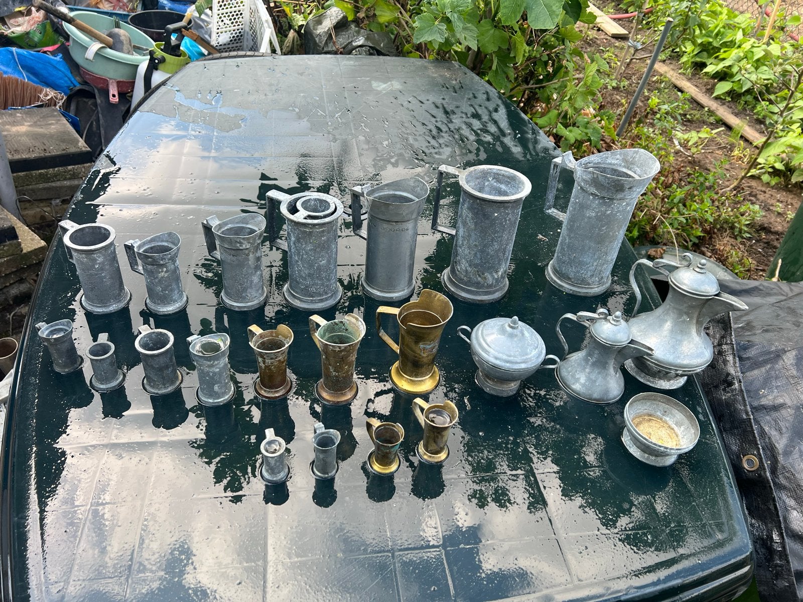 Diverse collectie zink en messing kannen en bekers, Antiek en Kunst, Ophalen