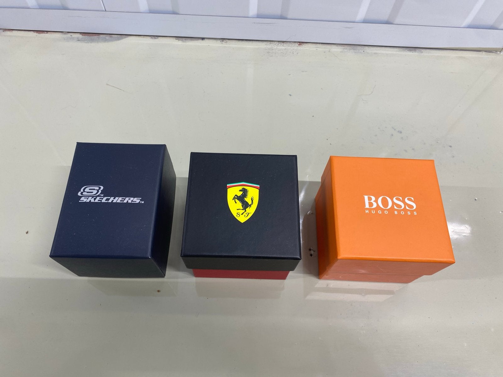 Diverse Horlogedozen - Skechers, Ferrari, BOSS, Pladen, Brei, Ophalen of Verzenden, Gebruikt