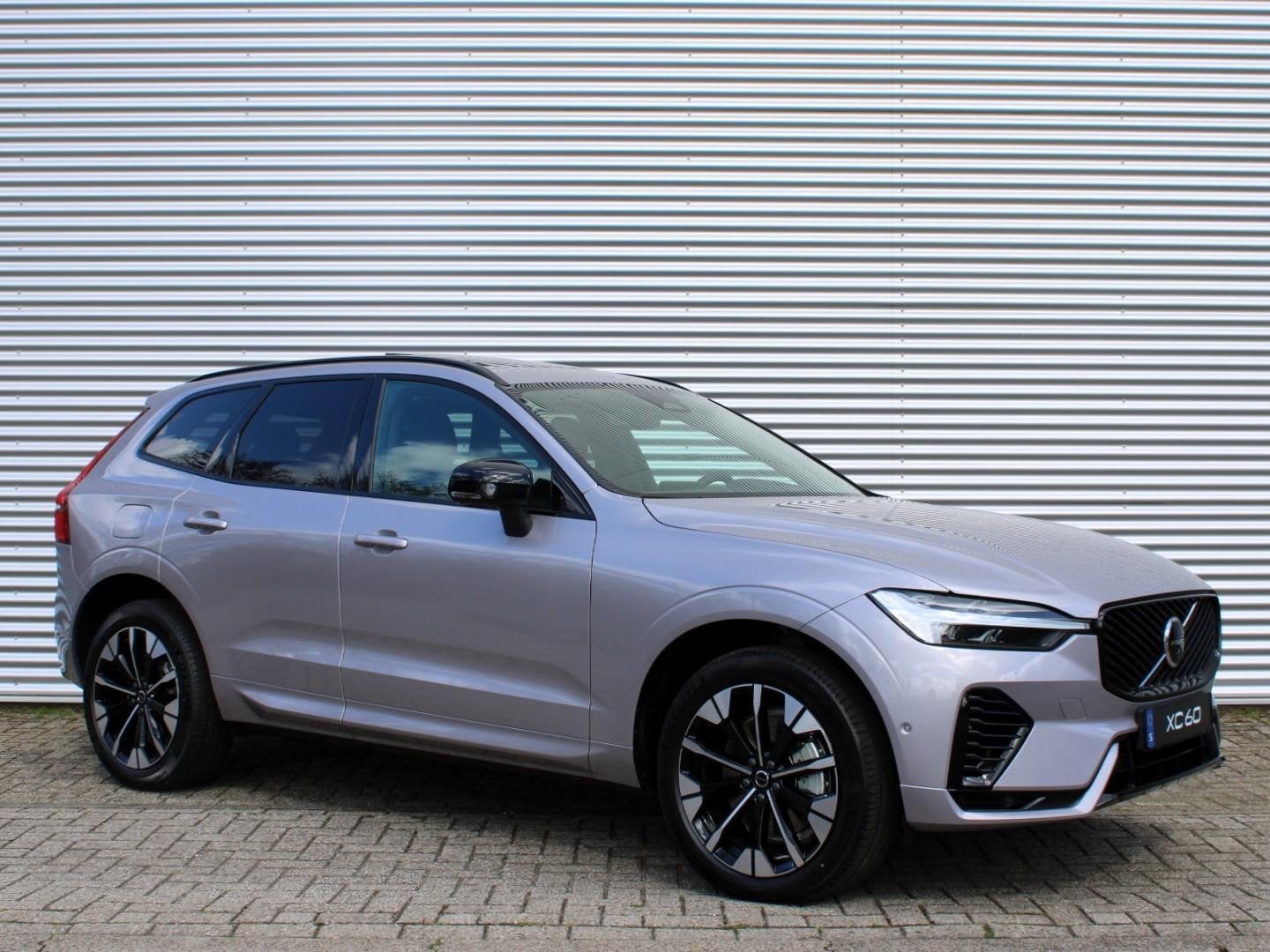 Volvo XC60 2.0 T6 Plug-in hybrid AWD Plus Dark Automaat / Pa, Auto's, Automaat, 4 cilinders, 180 min, XC60