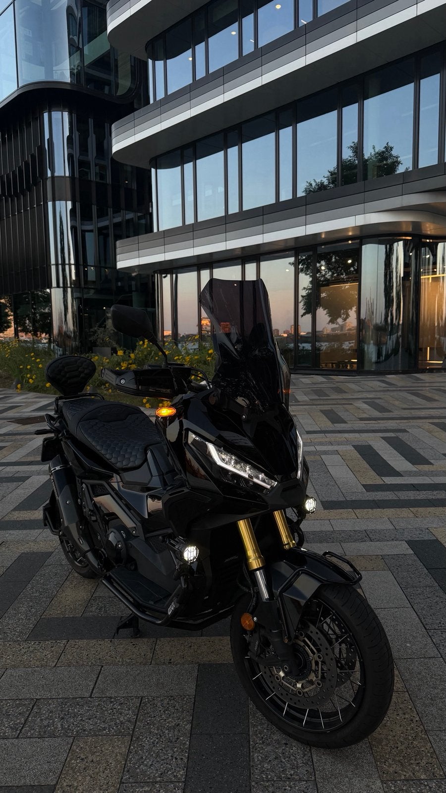 HONDA X-ADV 750/2024/FULL OPTION/AKRAPOVIC/GPS-SYSTEEM/ALARM, 750 cc, Occasion, Handvatverwarming, Particulier