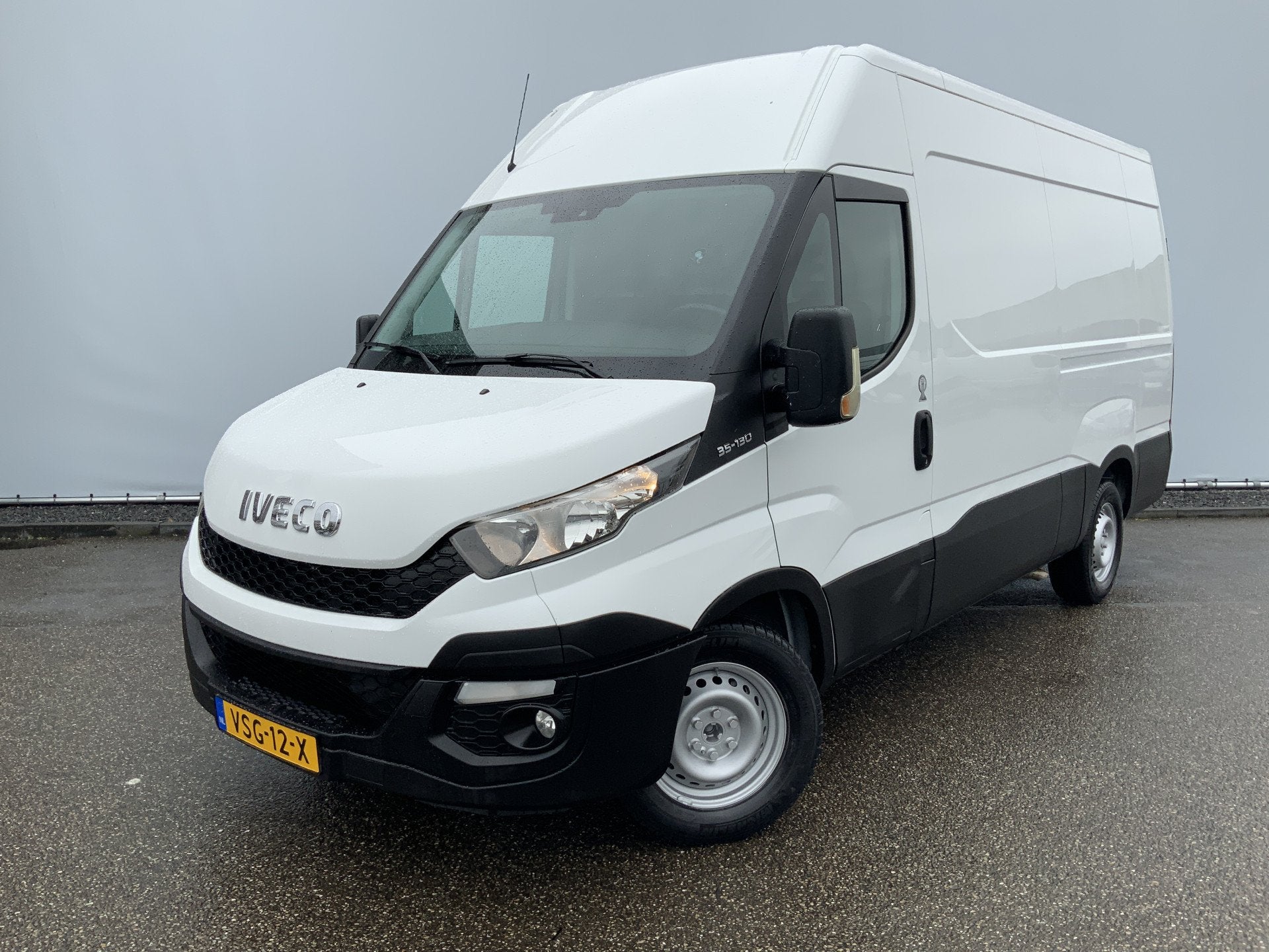 Iveco Daily 35S13V 2.3 352 H2 L3 Airco 3 Zits Opstap Euro 5, 13 km/l, Euro 5, Gebruikt, Zwart