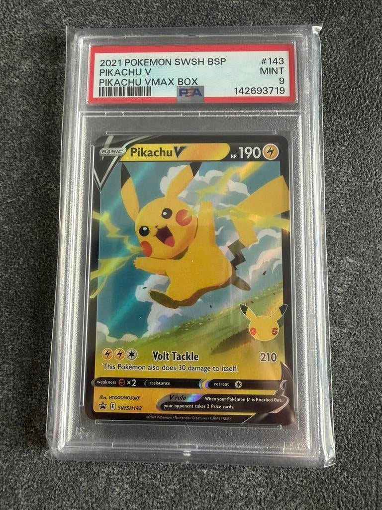 Pikachu V Pokémon promo swsh143 Graded PSA 9, Ophalen of Verzenden, Zo goed als nieuw