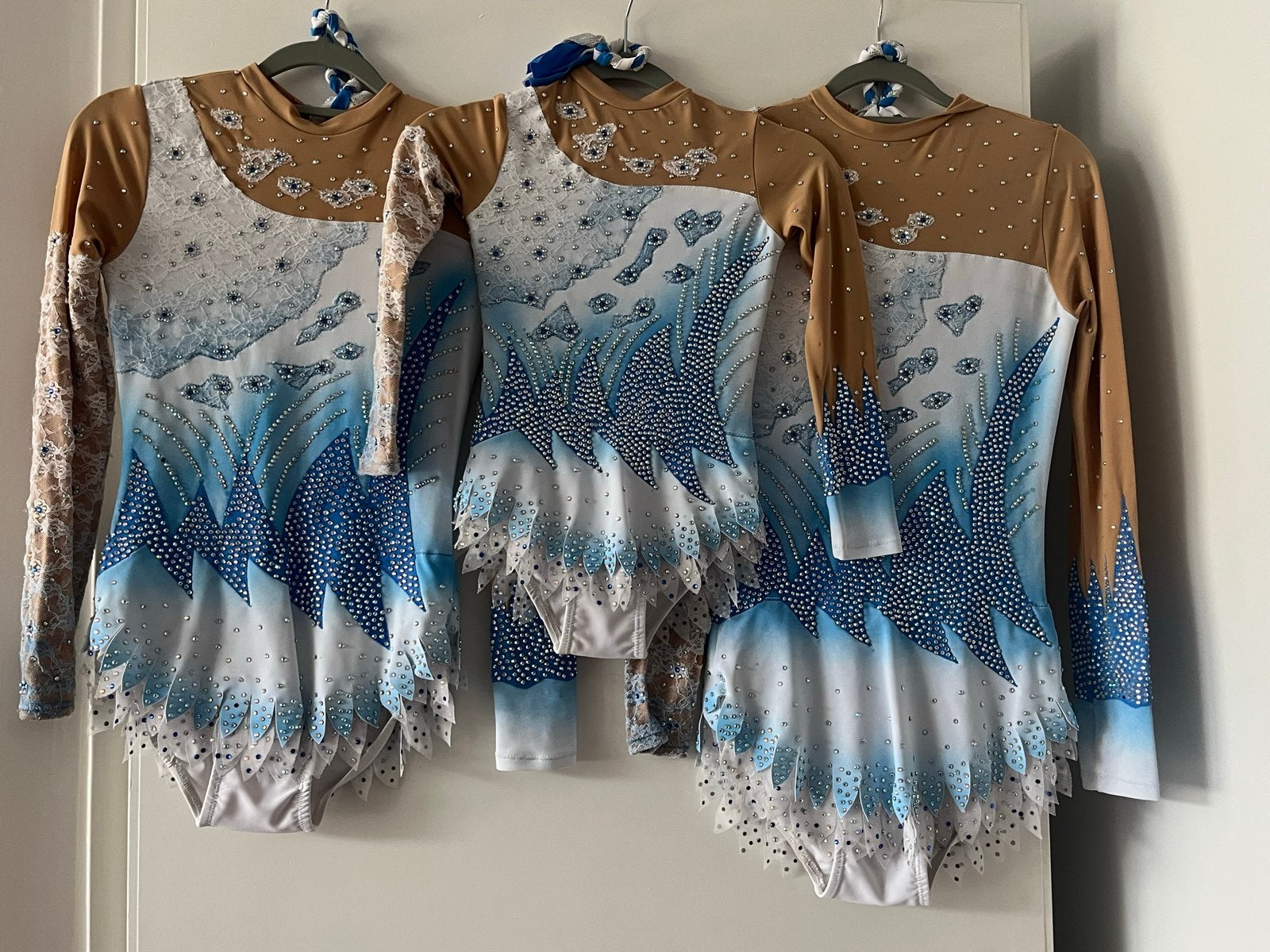 Turnpakjes Acrogym - Wit/Blauw met Strass (3 stuks), Ophalen of Verzenden, Zo goed als nieuw, Wit, Turnpak(je)