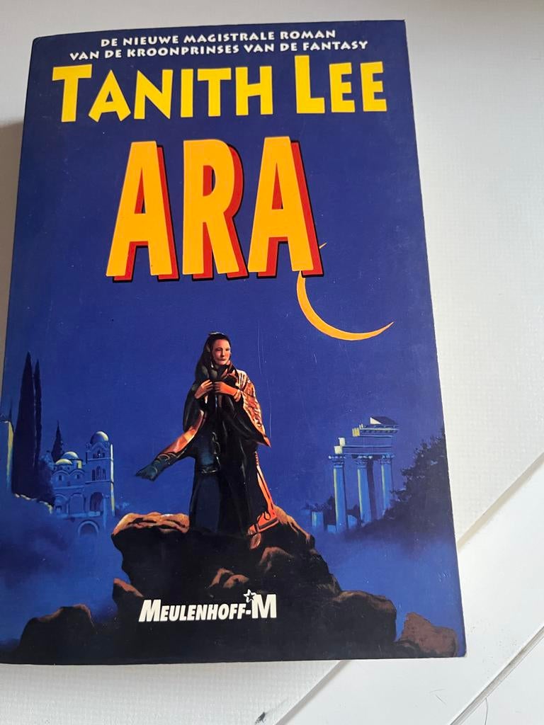 ARA - Tanith Lee - Fantasy Roman, Ophalen of Verzenden, Gelezen