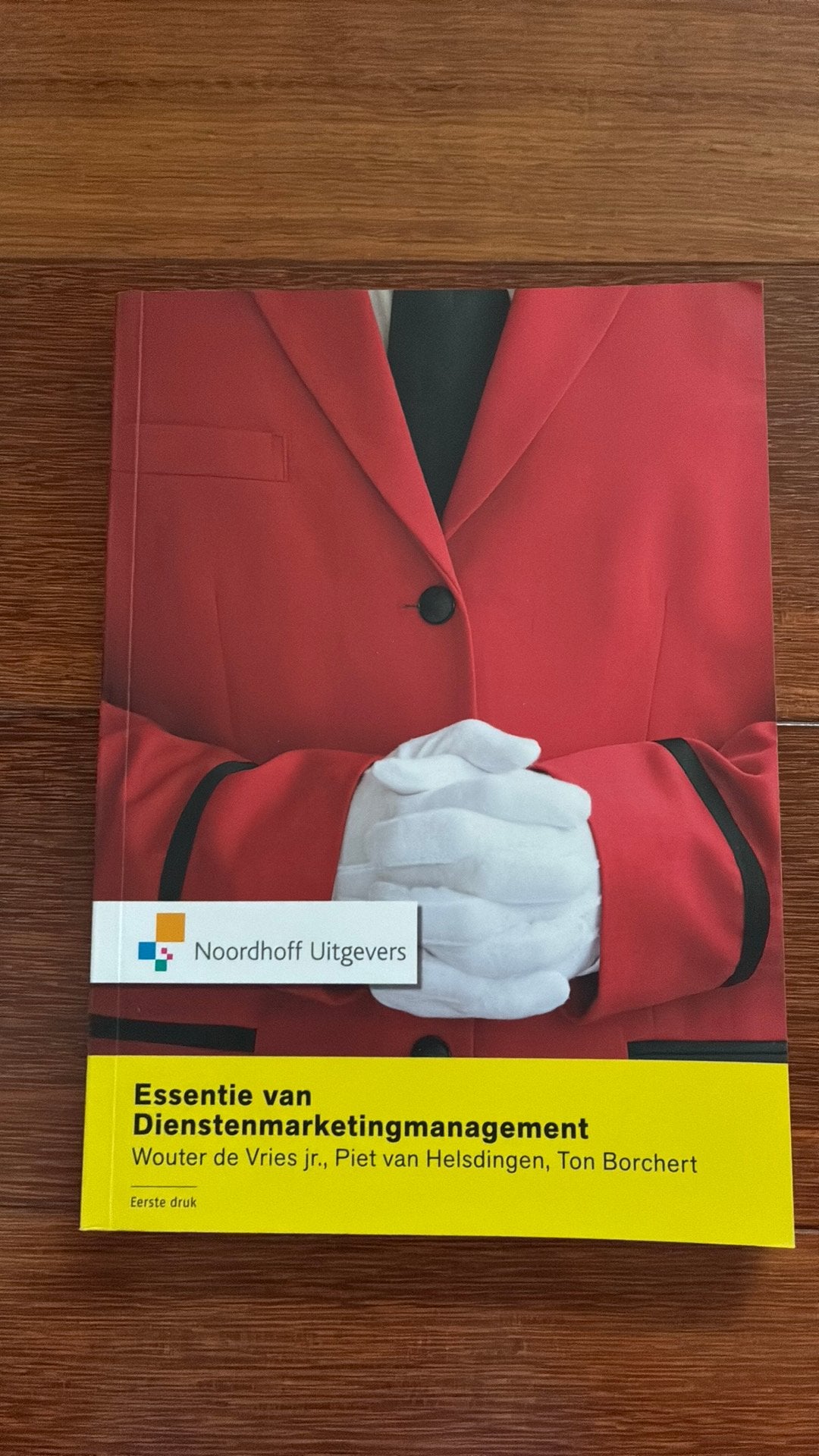 Essentie van dienstenmarketingmanagement, Boeken, Ophalen of Verzenden, Zo goed als nieuw, Piet van Helsdingen; Wouter de Vries; Ton Borchert