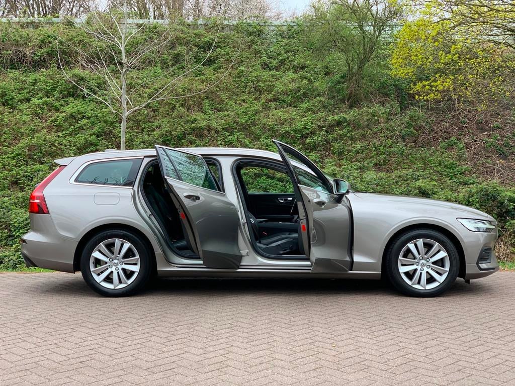 Volvo V60 2.0 D4 Inscription 190PK LEDER FULL 2021 DEALER OH, Auto's, Volvo, Gebruikt, Euro 6, Diesel, Bluetooth