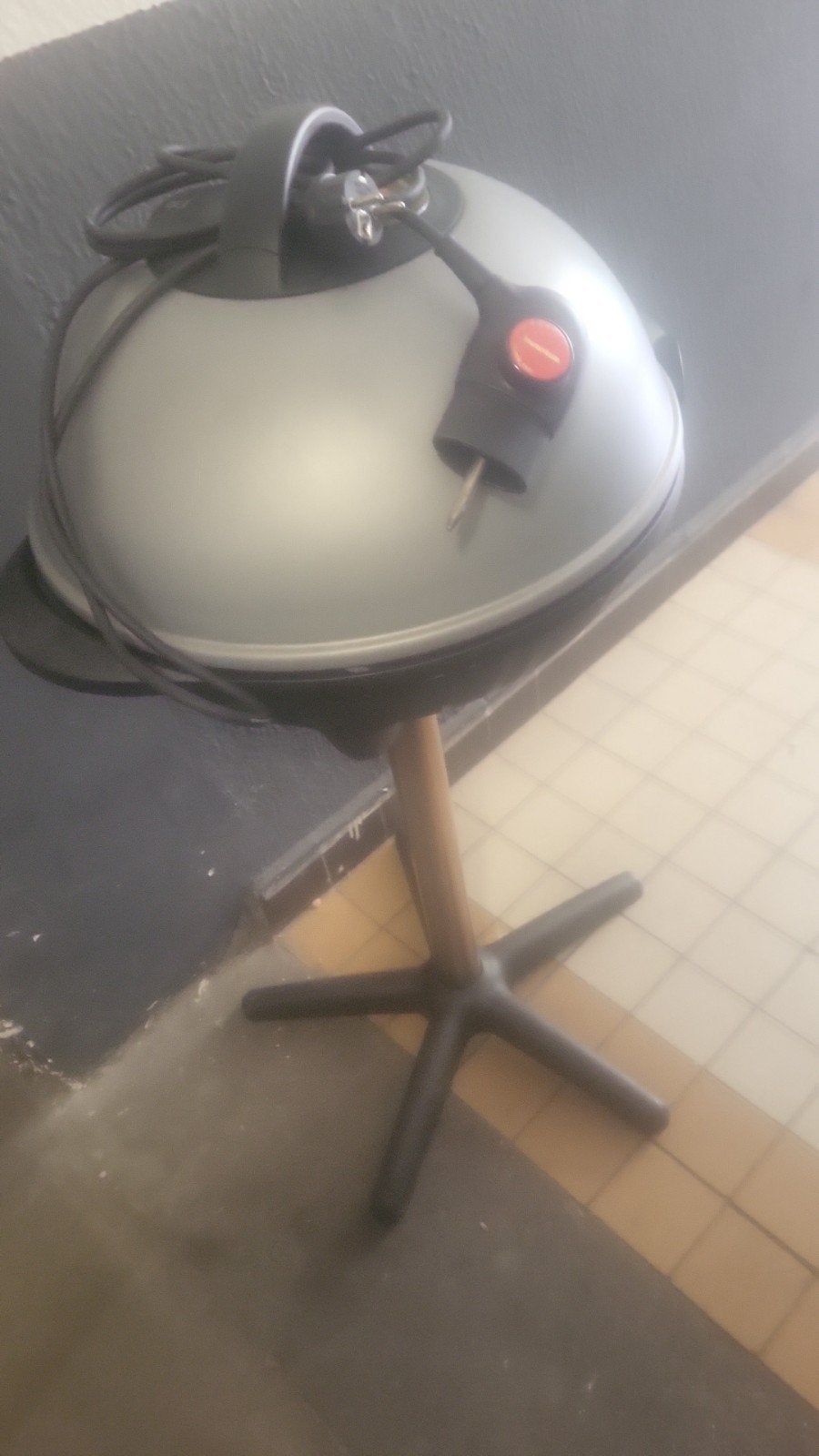 Elektrische barbecue op standaard, Ophalen of Verzenden, Gebruikt, Minder dan 4 personen