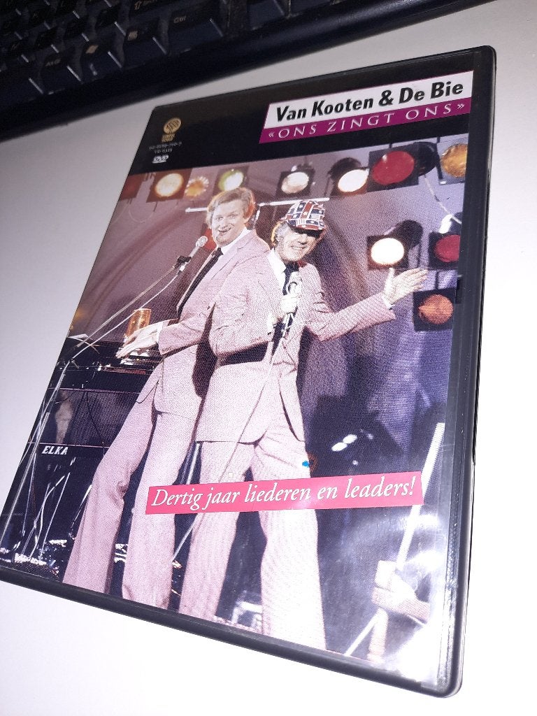 DVD Van Kooten en de Bie - Ons zingt Ons - 30 jaar liedjes, Alle leeftijden, Ophalen, Zo goed als nieuw, Stand-up of Theatershow