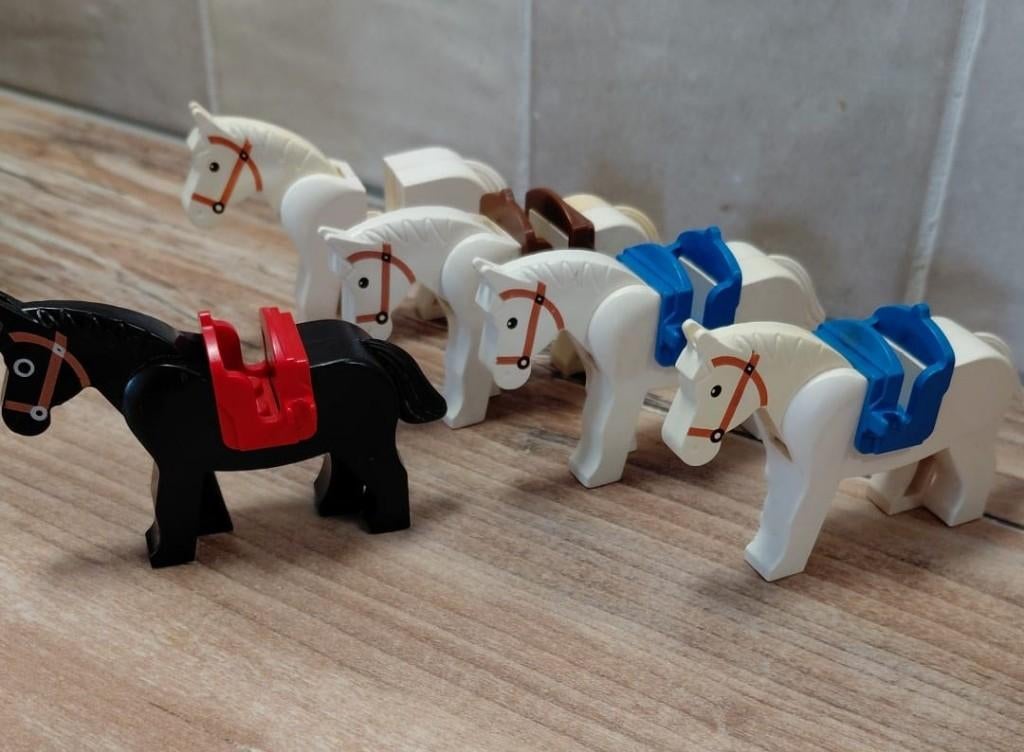 Lego 5 paarden, Kinderen en Baby's, Speelgoed | Duplo en Lego, Gebruikt, Lego, Accessoire, Overige thema's, Ophalen of Verzenden
