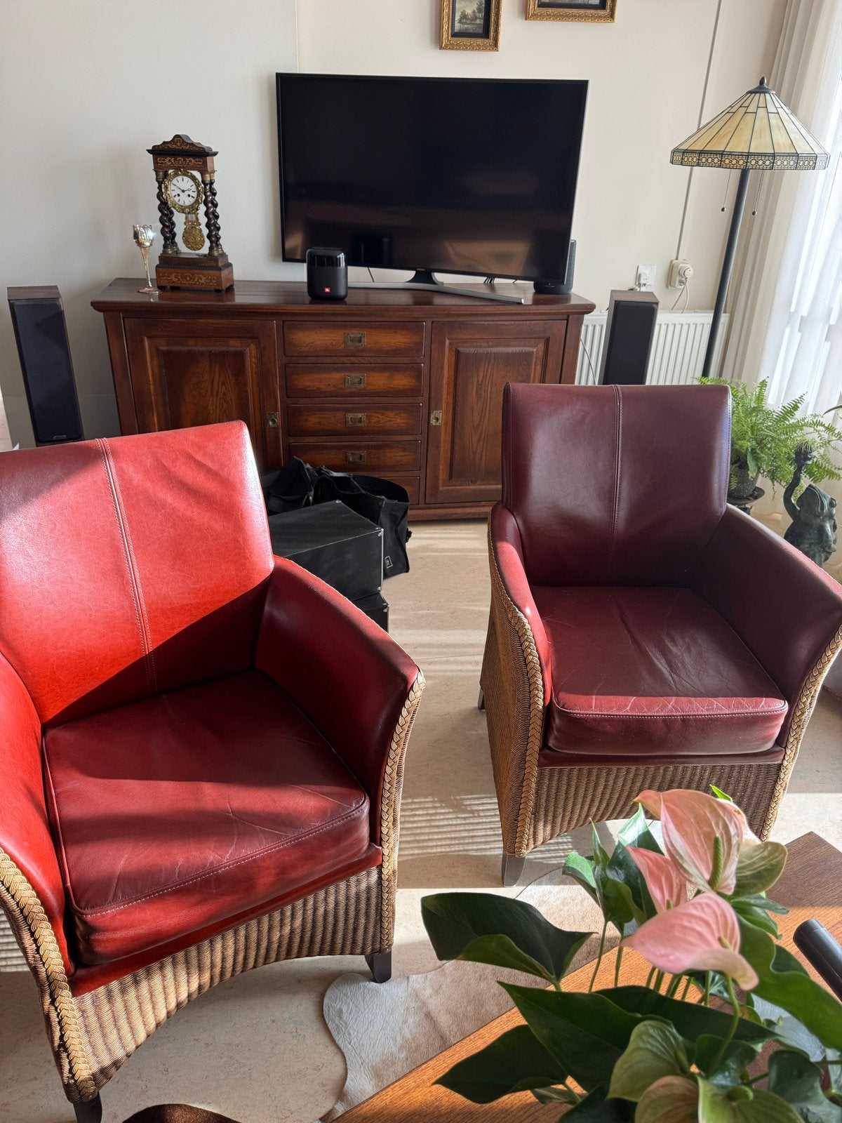 Set van 2 rotan fauteuils met rood leren kussens, Gebruikt, Twee, Leer, Ophalen of Verzenden