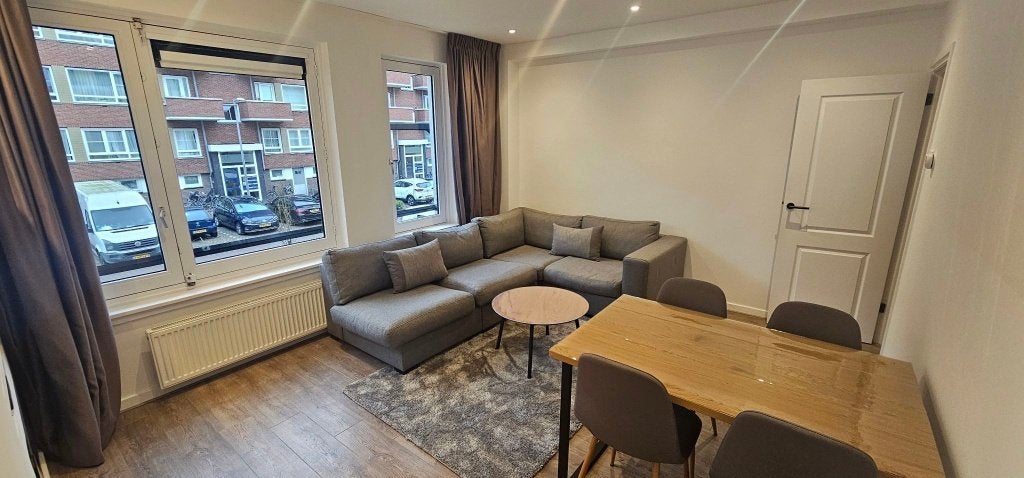 Fully renovated apartment with 3 bedrooms near Bos en Lommer, Huizen en Kamers, Huizen te huur, Amsterdam, Appartement, Via bemiddelaar