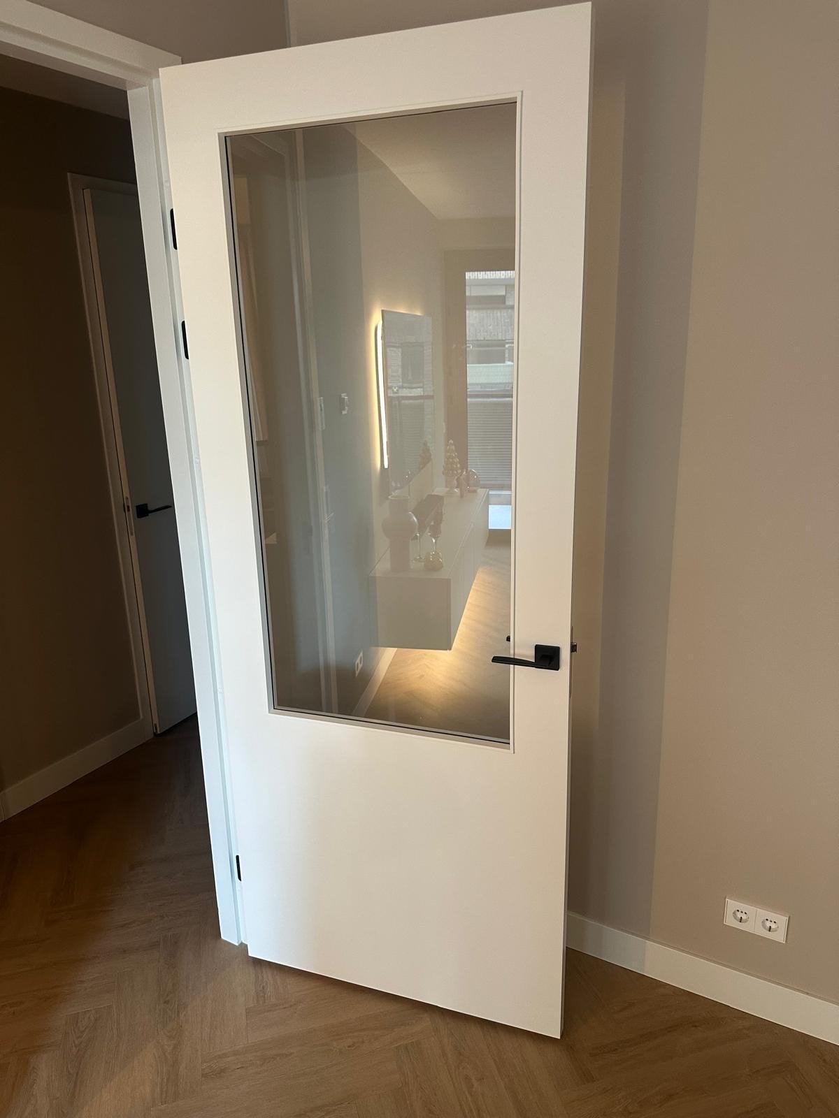 Binnendeur met glas en zwart deurbeslag, Ophalen, 80 tot 100 cm, Binnendeur, 200 tot 215 cm