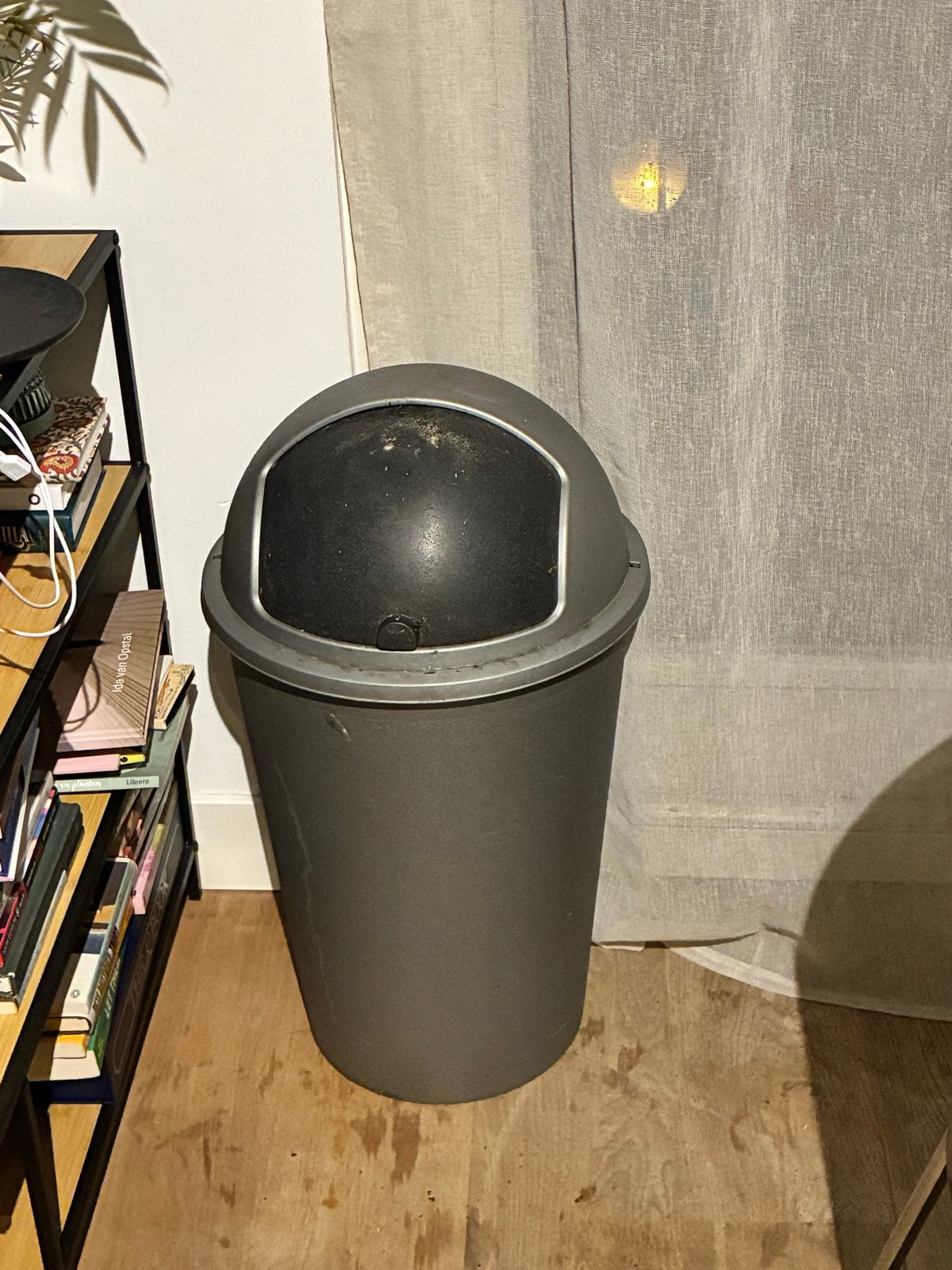 afvalbak met klepdeksel, Huis en Inrichting, Woonaccessoires | Prullenbakken, Ophalen, Kunststof, Gebruikt, 40 liter of meer