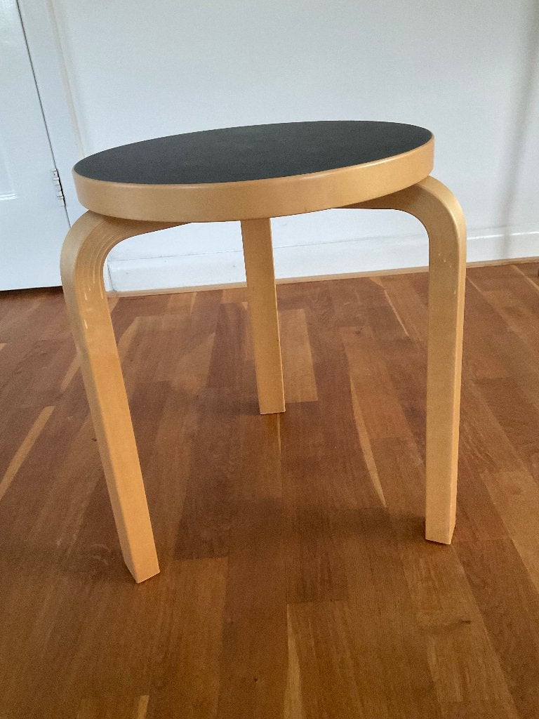 Alvar Aalto stool 60, Ophalen of Verzenden, Zo goed als nieuw, Hout