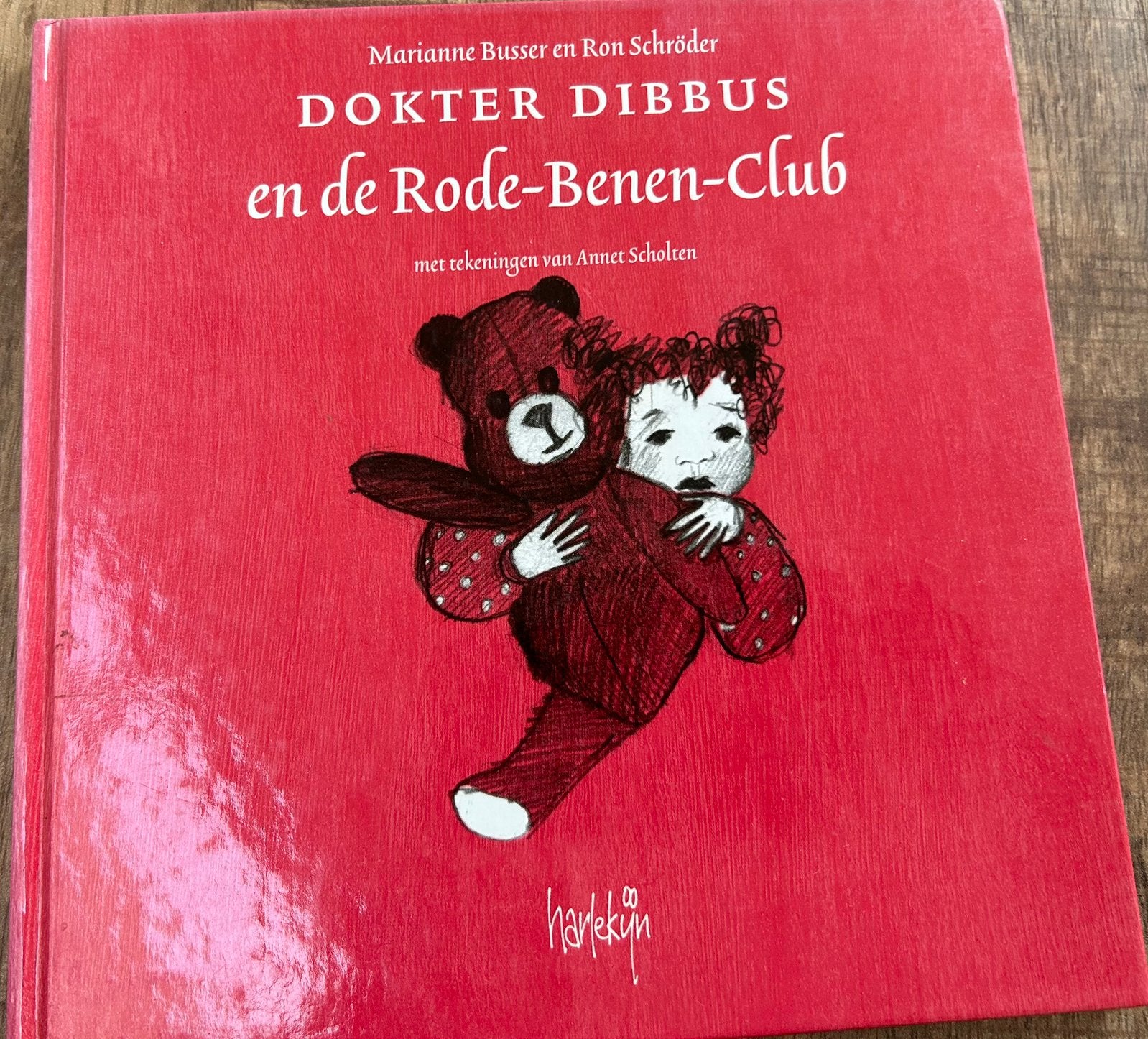 Dokter Dibbus en de Rode-Benen-Club - Marianne Busser, Ophalen of Verzenden, Zo goed als nieuw