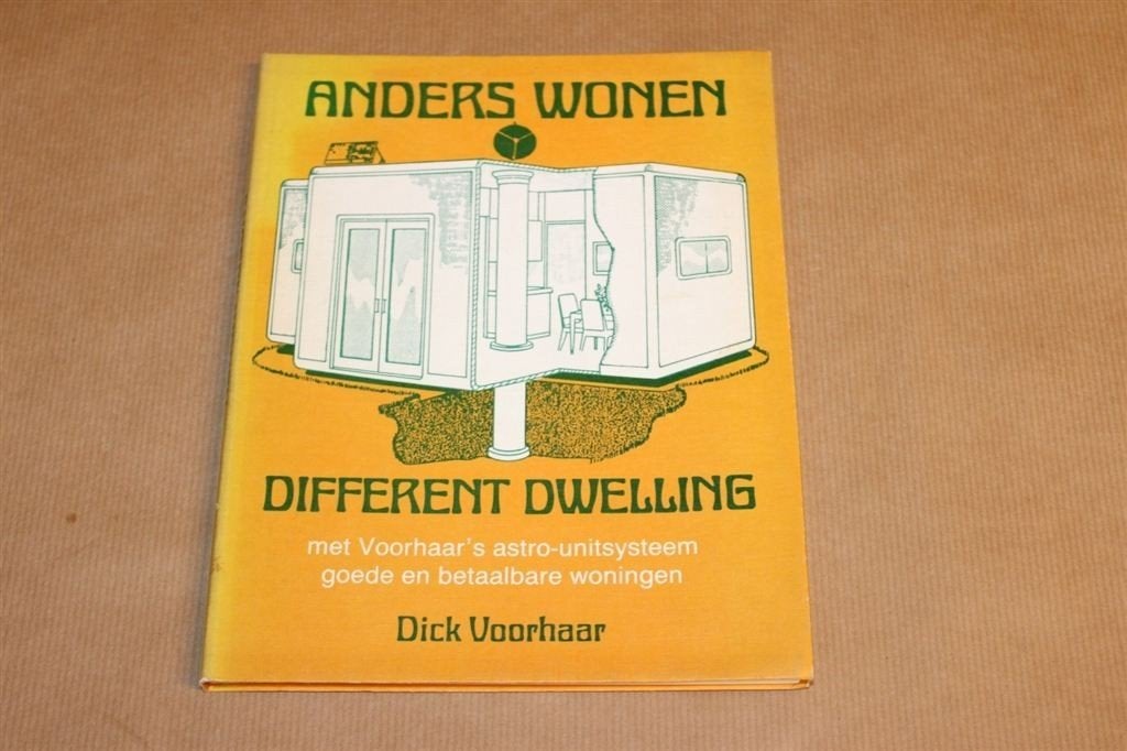 Anders wonen - Different dwelling - Dick Voorhaar, Ophalen of Verzenden, Zo goed als nieuw, Overige onderwerpen, Achtergrond en Informatie