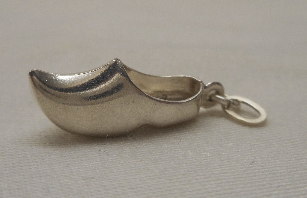 Zilveren vintage bedel/hanger klomp nr.618, Overige merken, Verzenden, Zo goed als nieuw, 1 bedel