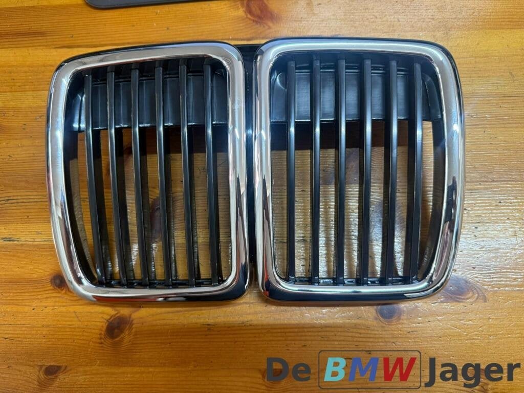 Grill midden glans zwart met chroom BMW 3-serie E30, Gebruikt, Ophalen of Verzenden, BMW, BMW