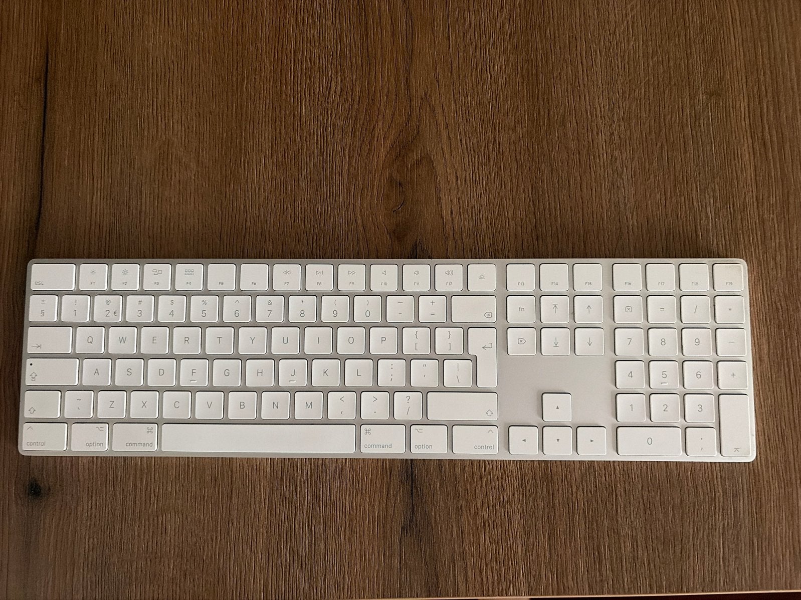Apple Magic Keyboard met numeriek gedeelte, Computers en Software, Toetsenborden, Zo goed als nieuw, Qwerty, Draadloos, Numeriek gedeelte