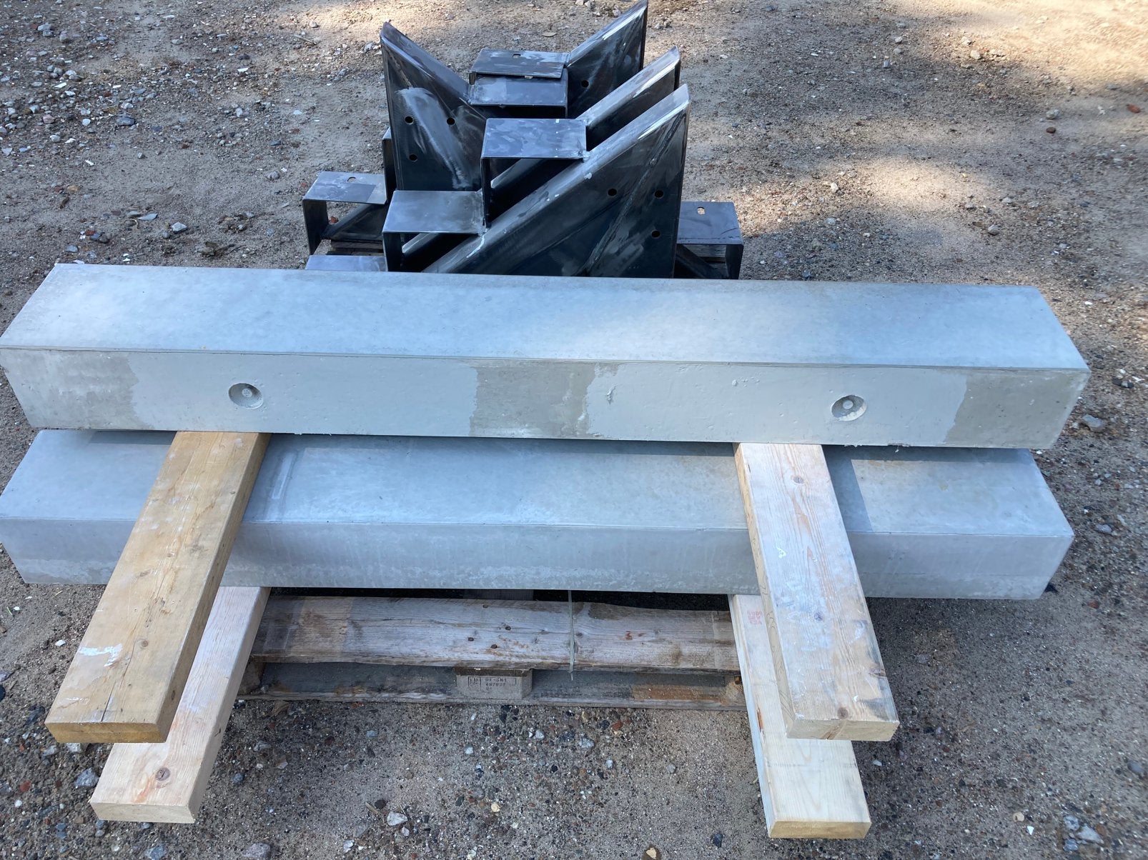 Traptreden van beton met ijzeren steunen nieuw., Ophalen, Nieuw, Trap, Minder dan 2 meter
