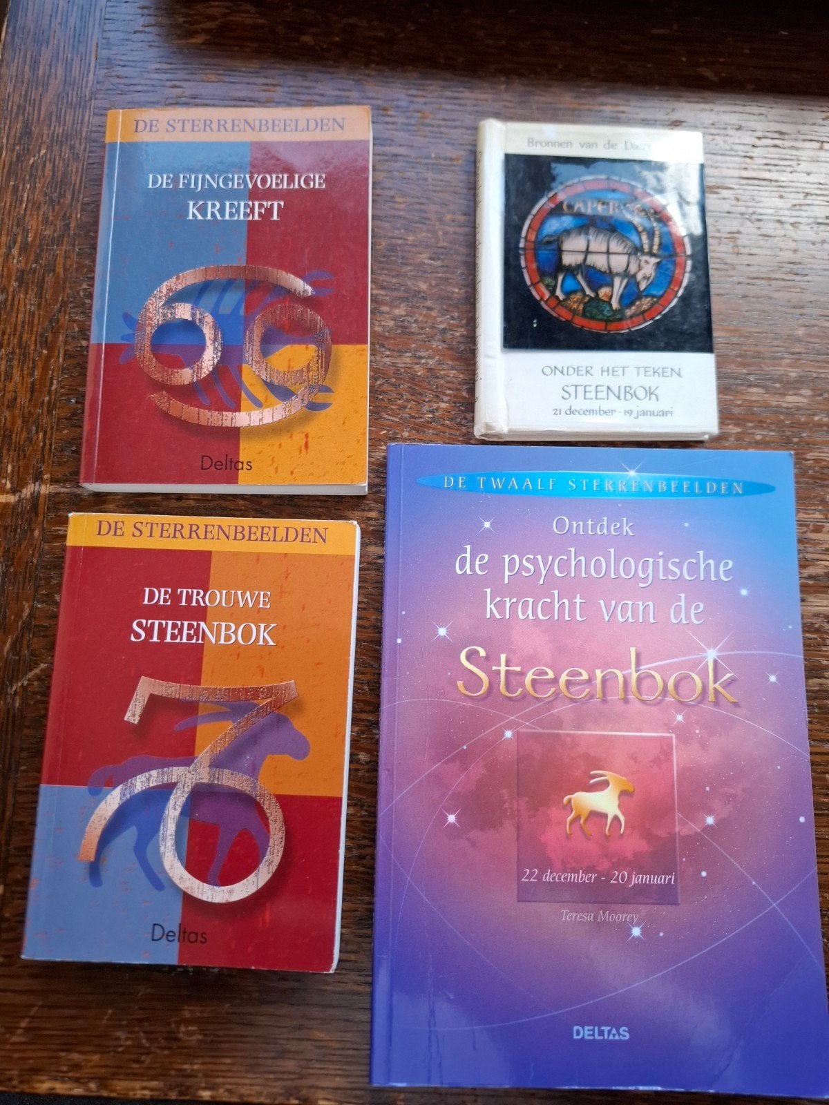 Astrologie Boeken: Kreeft & Steenbok Sterrenbeelden 2, Ophalen of Verzenden, Gelezen, Astrologie, Achtergrond en Informatie