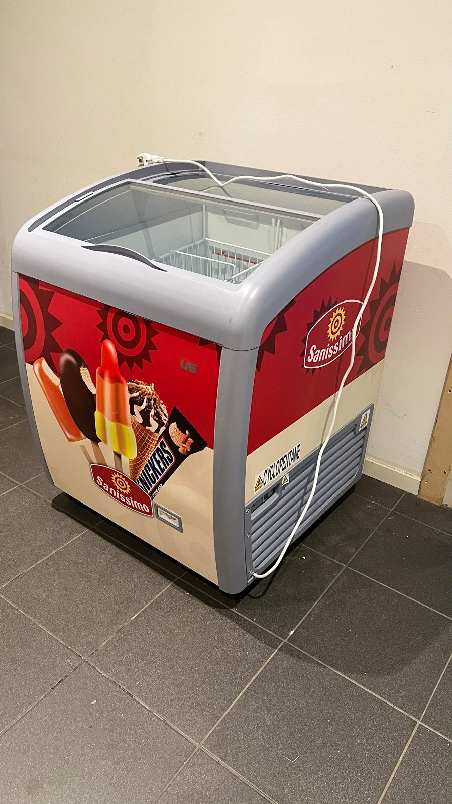 Sanissimo CIS 160 AT IJsvrieskist - Zo goed als nieuw, 100 tot 150 liter, Zo goed als nieuw, 45 tot 60 cm, Met vriesvak