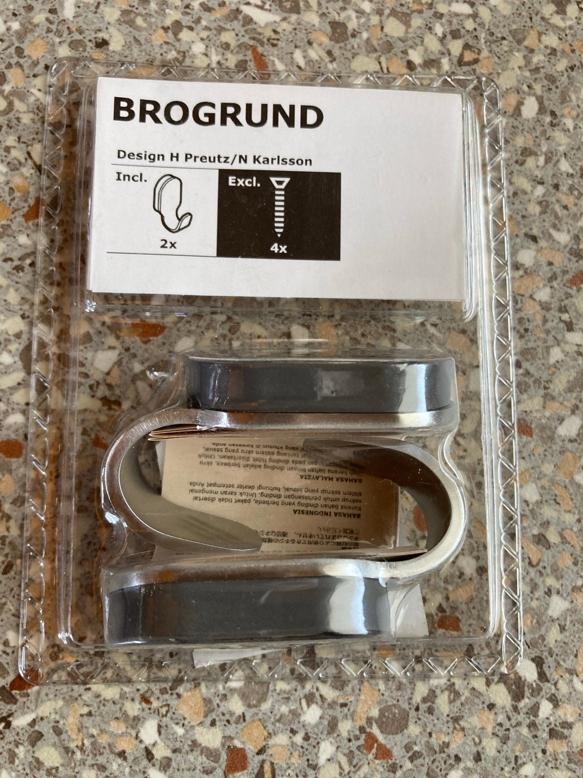 IKEA BROGRUND Wandhaken (2 stuks) - Nieuw in verpakking, Wandhaken, Nieuw, Ophalen of Verzenden, Minder dan 100 cm