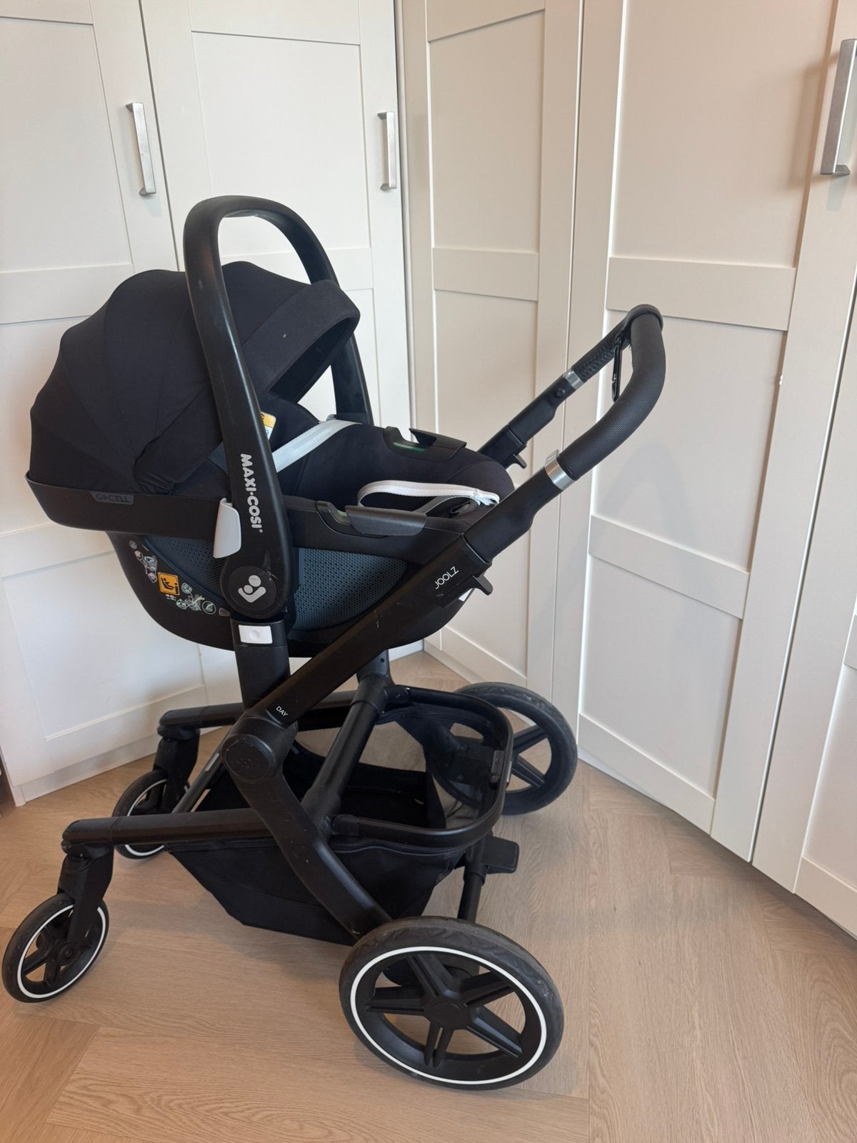 Kinderwagen Joolz day+ en extra accessoires, Gebruikt, Verstelbare duwstang, Ophalen, Kinderwagen