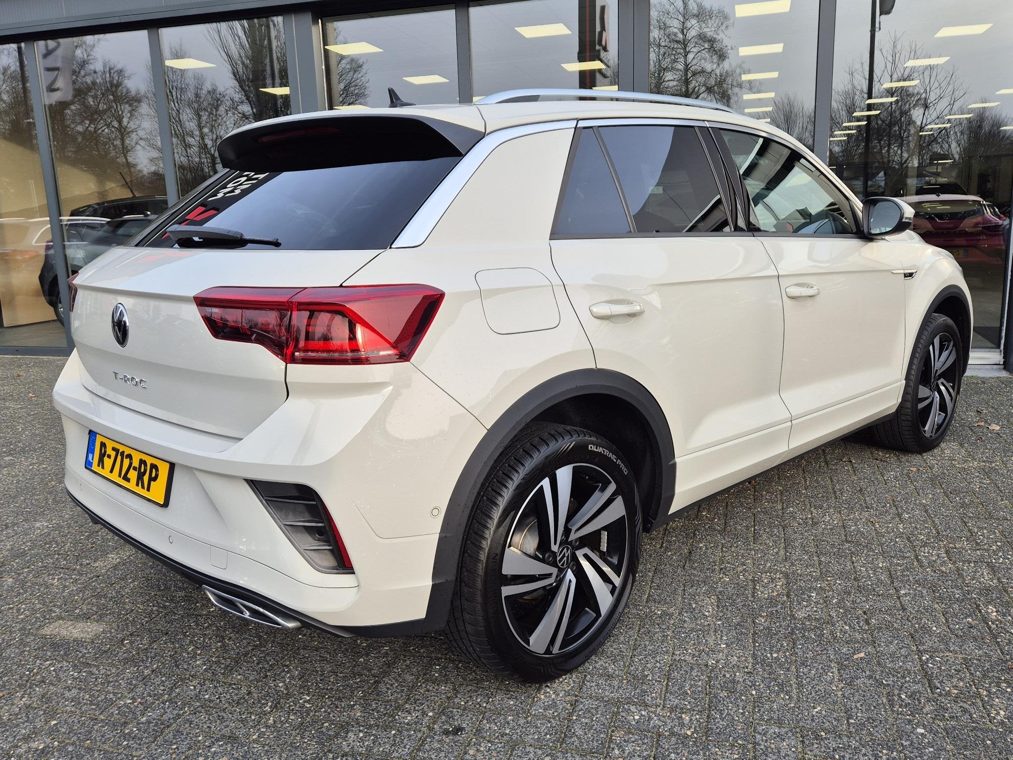 Volkswagen T-Roc 1.5 TSI R-Line Business+ | Navigatie | Came, Auto's, Volkswagen, 1258 kg, 4 cilinders, Origineel Nederlands, Bedrijf